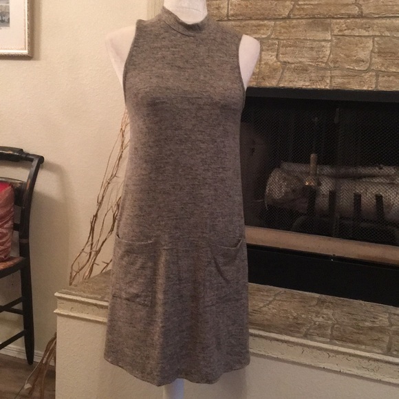 Sleeveless mock neck dress - Picture 2 of 6